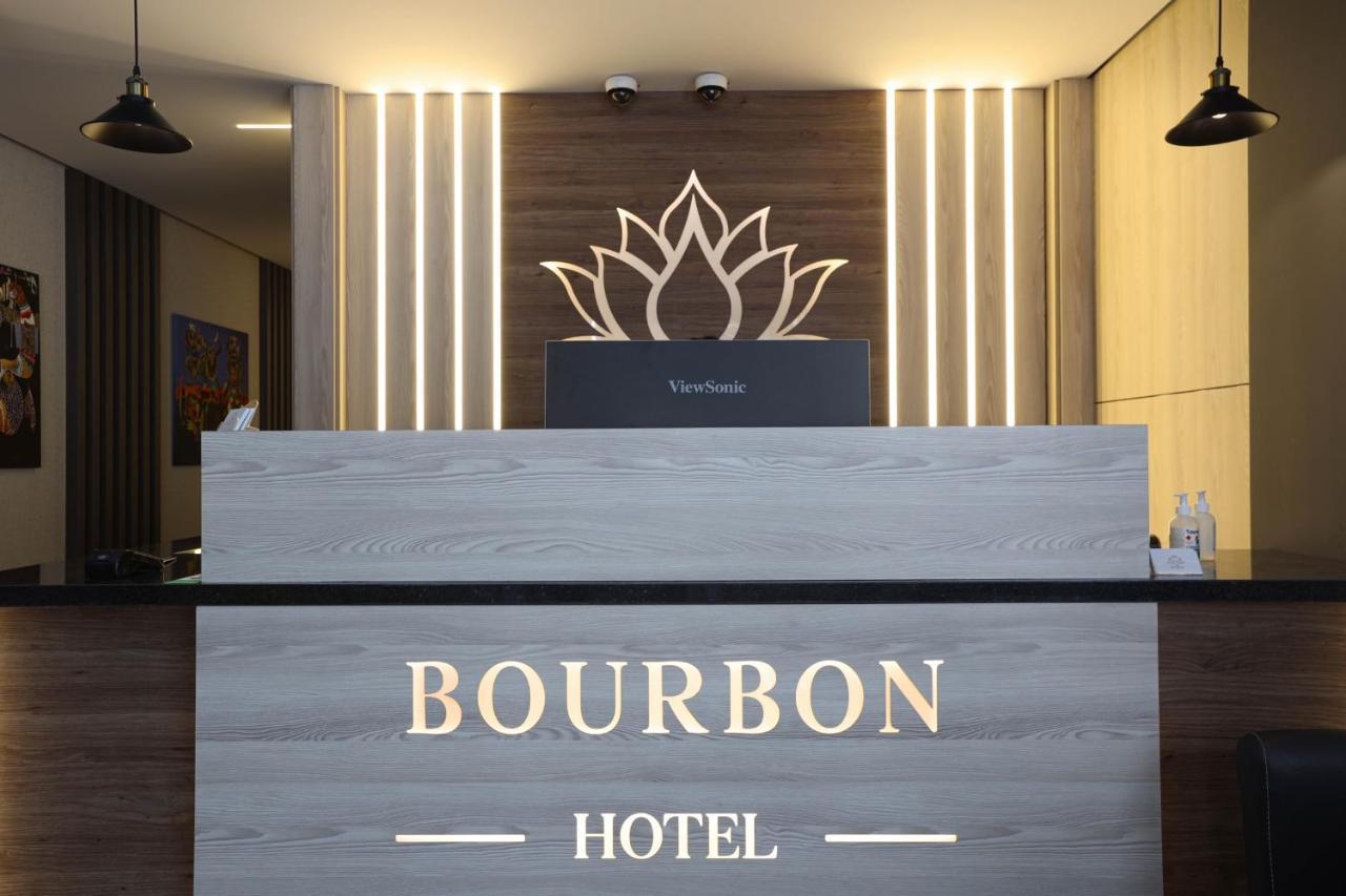 Bourbon Boutique Hotel Ereván Exterior foto